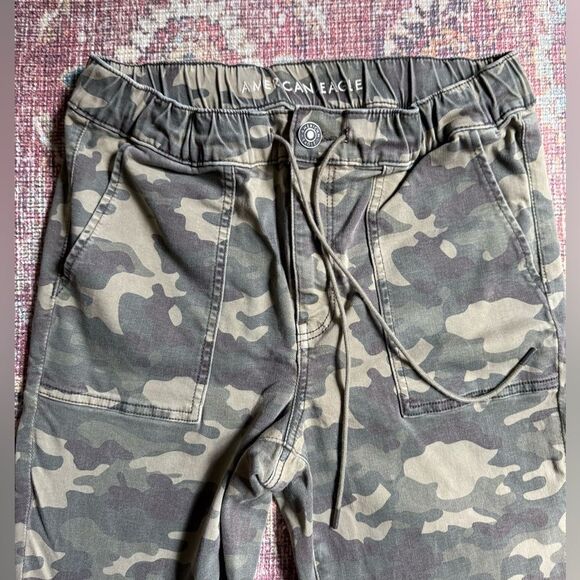 American Eagle Women’s 10 Next Level Stretch Camouflage Jogger Pants - Picture 6 of 9